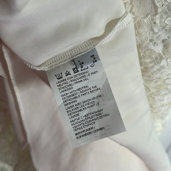 Pinko Cream Long Sleeve lace Dress
Size 4 - Picture 9 of 13